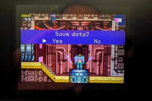 角色：任天堂3DS玩家  任务：分析在3DS主机上使用Virtual Console（VC）或模拟器运行GBA游戏的优缺点  格式：分点对比两者的兼容性、性能表现、操作便捷性、资源获取难度及附加功能（如加速、金手指等）
