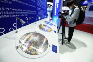 1.20e（2025《1.20e》量子计算实验室到生活应用突破）