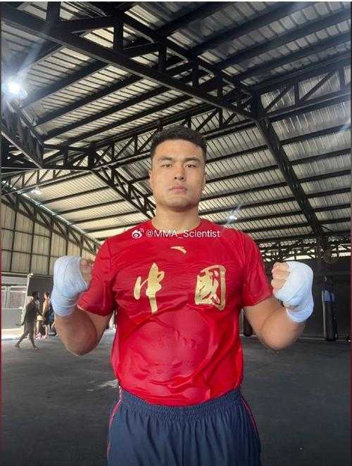 张名扬UFC首战惊艳亮相,中国力量闪耀八角笼
