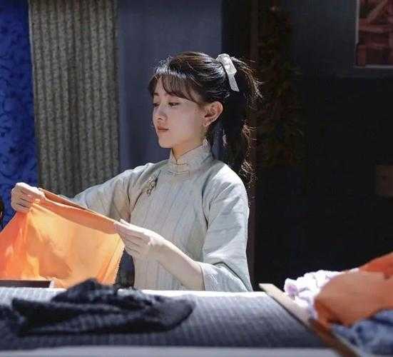 灵猫传里爹爹派回来送铃铛的女孩叫什么
