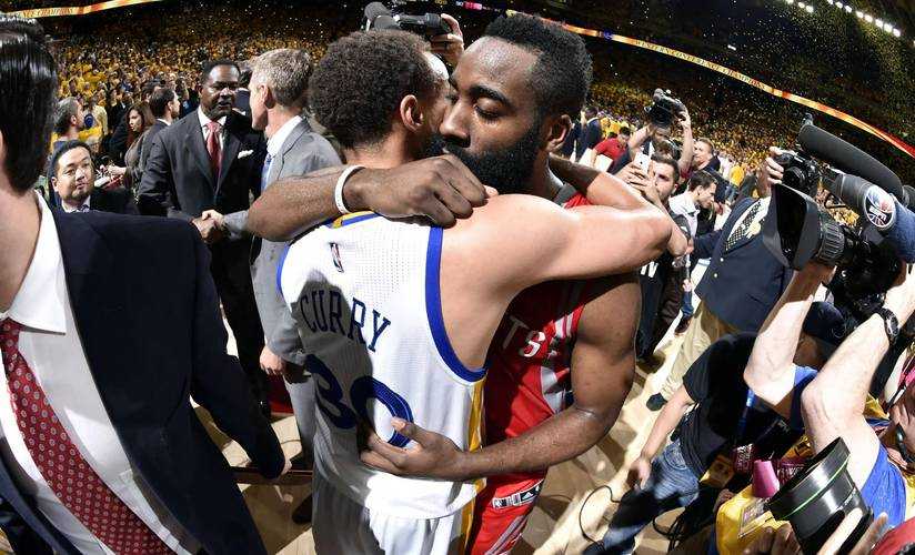 如何观看并回顾2018年NBA季后赛的精彩瞬间?