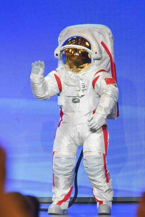 如何体验乘坐飞船探索宇宙的奇妙之旅?揭秘宇航员的真实生活体验,搭乘飞船是否值得一试?